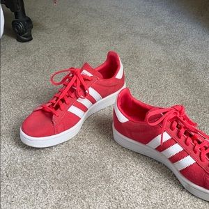 Adidas campus sneakers in bright red/pink